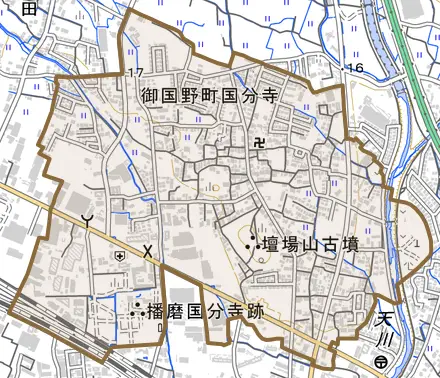 御国野町国分寺とその周辺の地図。町の範囲を重ねている