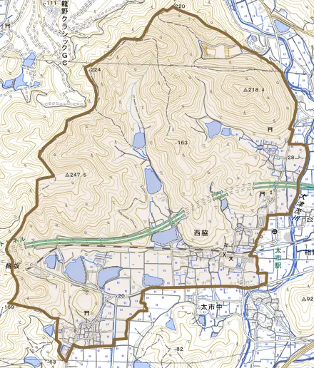 西脇とその周辺の地図。町の範囲を重ねている