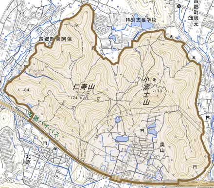 奥山とその周辺の地図。町の範囲を重ねている