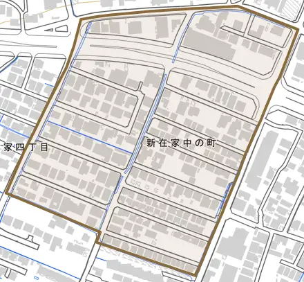 新在家中の町とその周辺の地図。町の範囲を重ねている