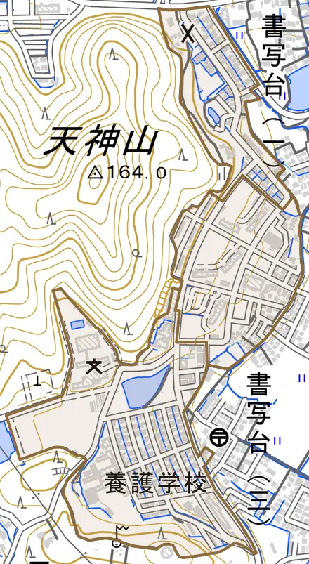 書写台とその周辺の地図。町の範囲を重ねている