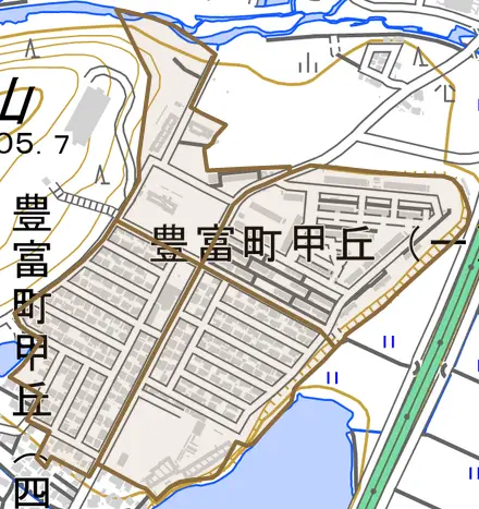 豊富町甲丘とその周辺の地図。町の範囲を重ねている