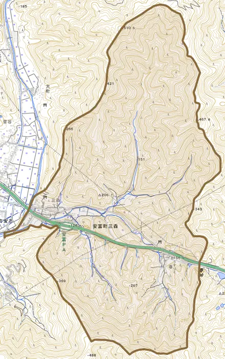 安富町三森とその周辺の地図。町の範囲を重ねている