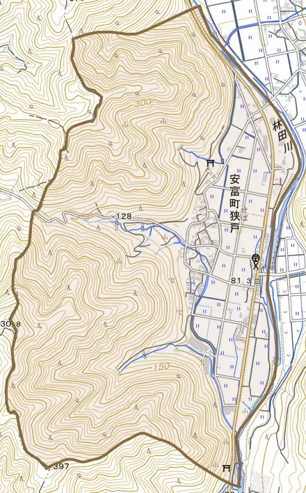 安富町狭戸とその周辺の地図。町の範囲を重ねている