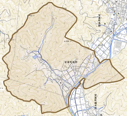 安富町塩野とその周辺の地図。町の範囲を重ねている