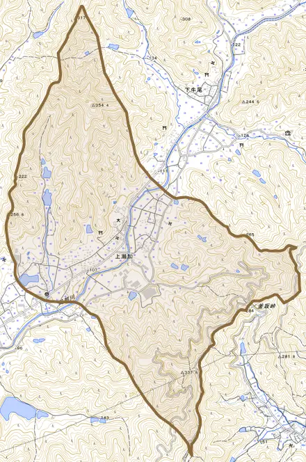 上瀬加とその周辺の地図。町の範囲を重ねている