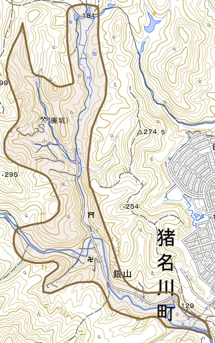 銀山とその周辺の地図。町の範囲を重ねている