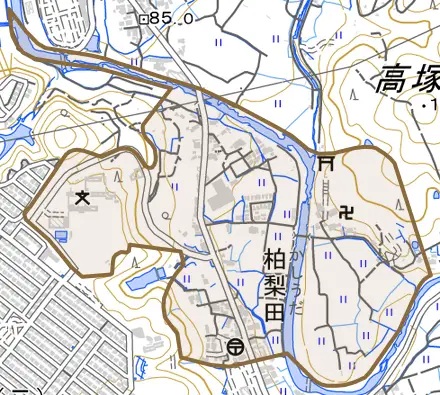 柏梨田とその周辺の地図。町の範囲を重ねている