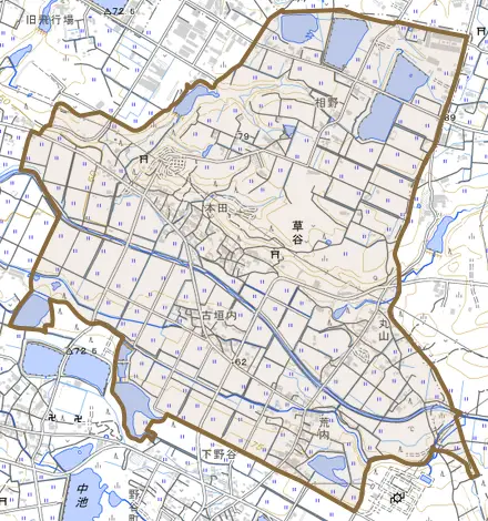 草谷とその周辺の地図。町の範囲を重ねている