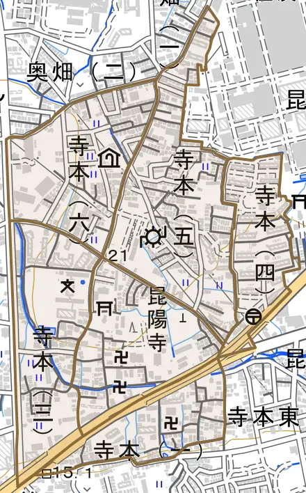 寺本とその周辺の地図。町の範囲を重ねている