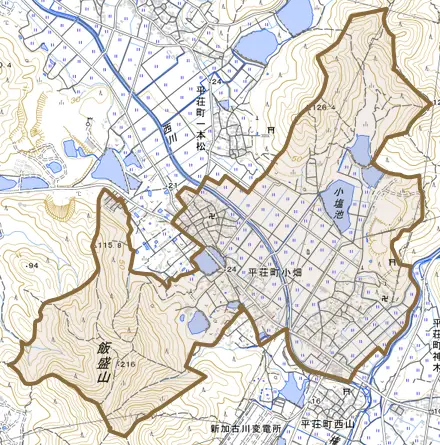 平荘町小畑とその周辺の地図。町の範囲を重ねている