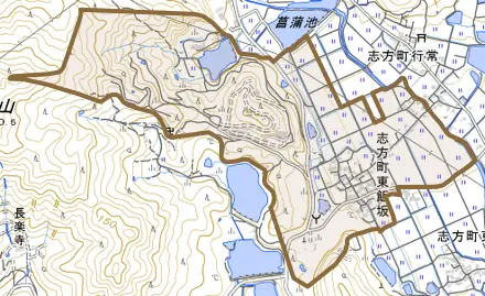 志方町東飯坂とその周辺の地図。町の範囲を重ねている