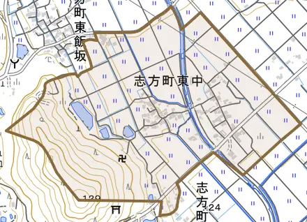 志方町東中とその周辺の地図。町の範囲を重ねている