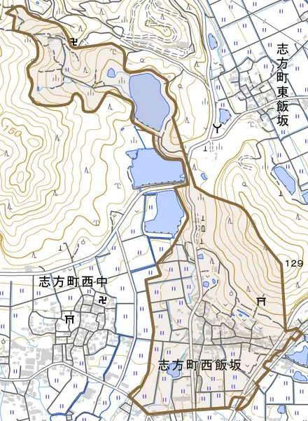 志方町西飯坂とその周辺の地図。町の範囲を重ねている