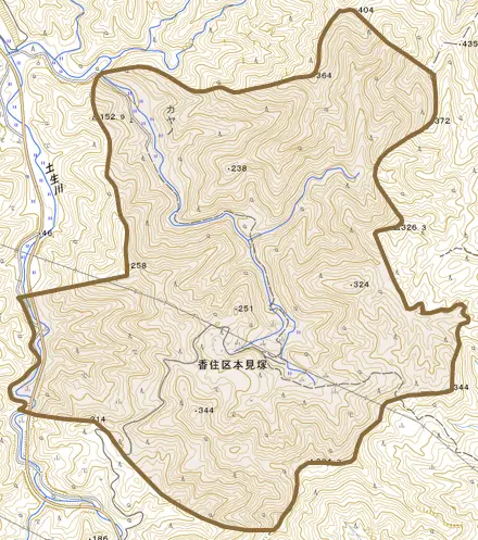 香住区本見塚とその周辺の地図。町の範囲を重ねている