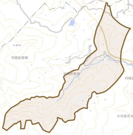 村岡区熊波とその周辺の地図。町の範囲を重ねている