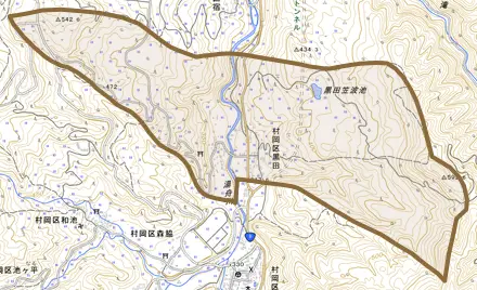 村岡区黒田とその周辺の地図。町の範囲を重ねている