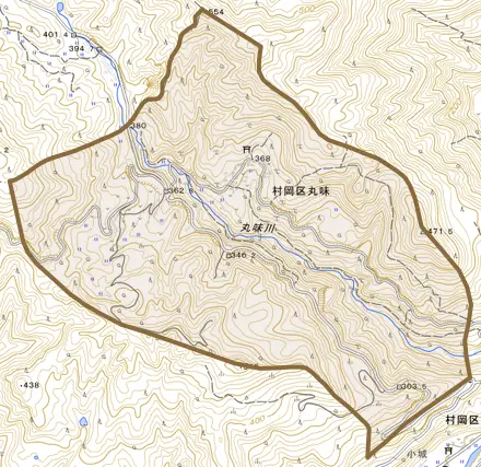 村岡区丸味とその周辺の地図。町の範囲を重ねている