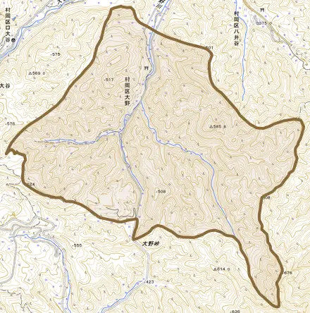 村岡区大野とその周辺の地図。町の範囲を重ねている