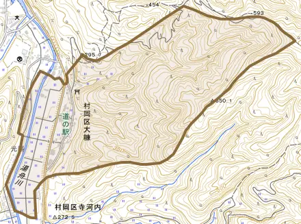 村岡区大糠とその周辺の地図。町の範囲を重ねている