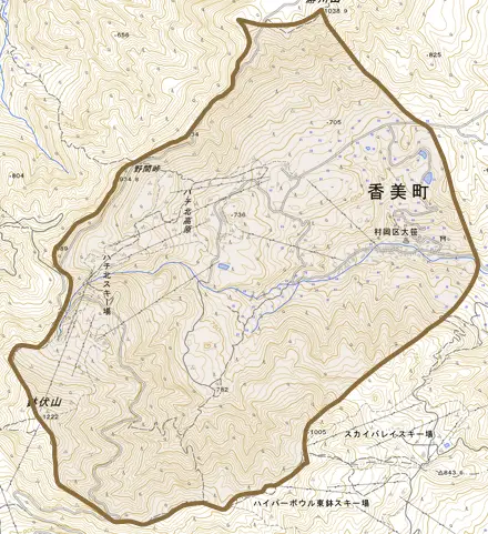 村岡区大笹とその周辺の地図。町の範囲を重ねている