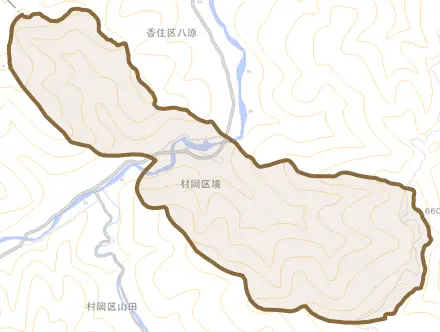 村岡区境とその周辺の地図。町の範囲を重ねている