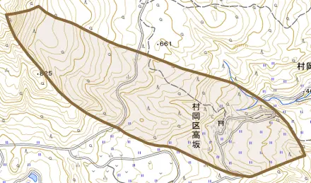 村岡区高坂とその周辺の地図。町の範囲を重ねている