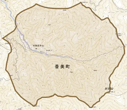 村岡区作山とその周辺の地図。町の範囲を重ねている
