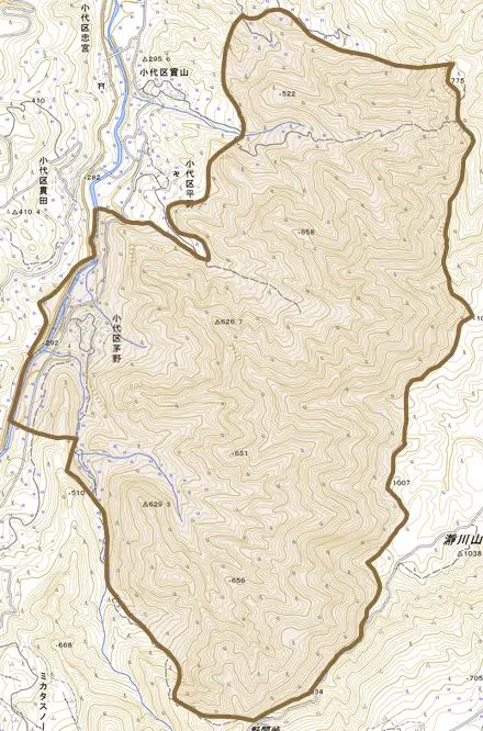 小代区茅野とその周辺の地図。町の範囲を重ねている