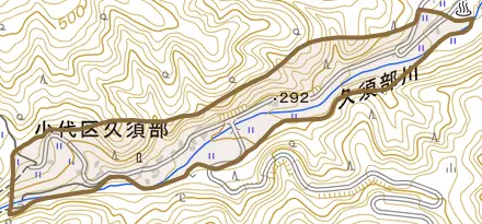 小代区久須部とその周辺の地図。町の範囲を重ねている