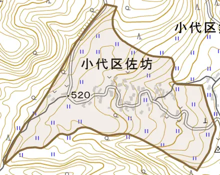 小代区佐坊とその周辺の地図。町の範囲を重ねている