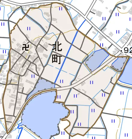 北町とその周辺の地図。町の範囲を重ねている