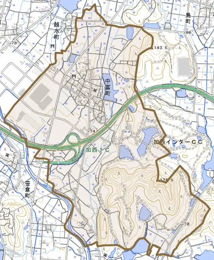中富町とその周辺の地図。町の範囲を重ねている