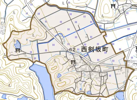 西剣坂町とその周辺の地図。町の範囲を重ねている