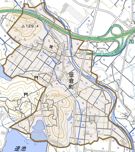笹倉町とその周辺の地図。町の範囲を重ねている