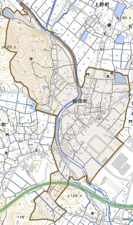 殿原町とその周辺の地図。町の範囲を重ねている