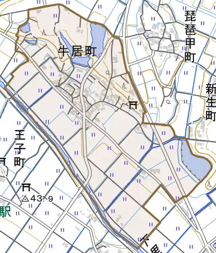牛居町とその周辺の地図。町の範囲を重ねている