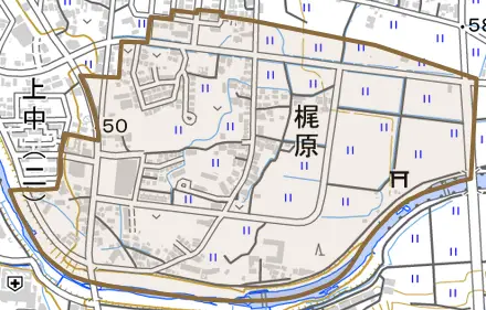 梶原とその周辺の地図。町の範囲を重ねている
