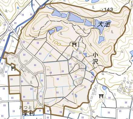 小沢とその周辺の地図。町の範囲を重ねている