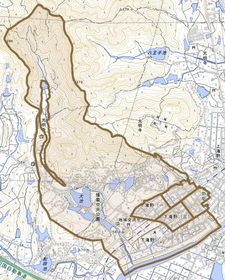 下滝野とその周辺の地図。町の範囲を重ねている