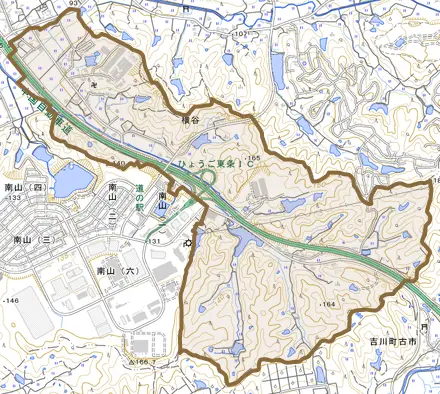横谷とその周辺の地図。町の範囲を重ねている