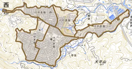 けやき坂とその周辺の地図。町の範囲を重ねている