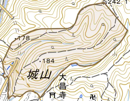 山下とその周辺の地図。町の範囲を重ねている