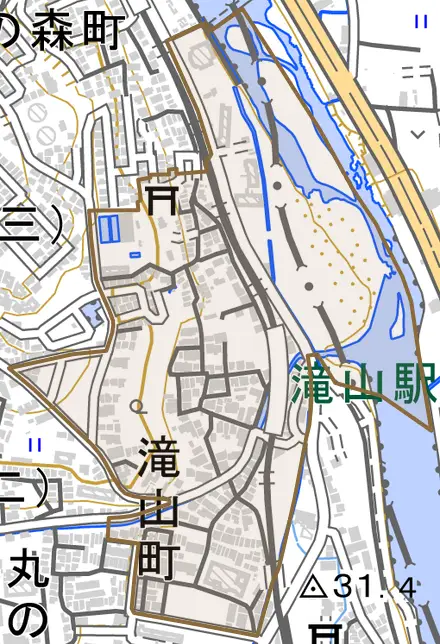滝山町とその周辺の地図。町の範囲を重ねている