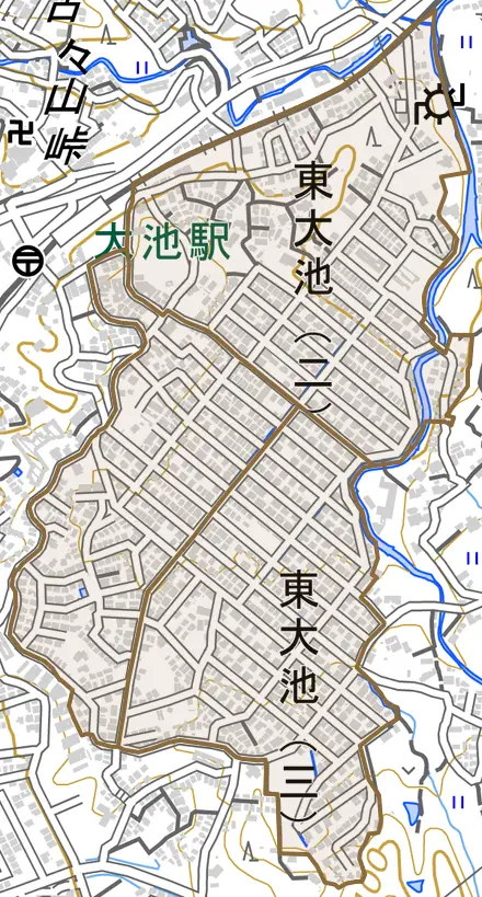 東大池とその周辺の地図。町の範囲を重ねている