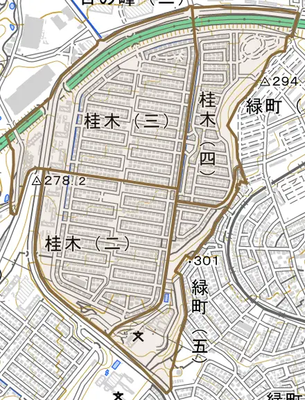 桂木とその周辺の地図。町の範囲を重ねている