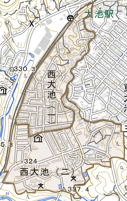 西大池とその周辺の地図。町の範囲を重ねている