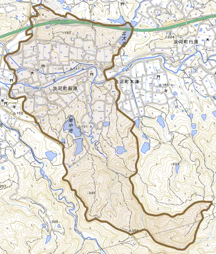 淡河町萩原とその周辺の地図。町の範囲を重ねている