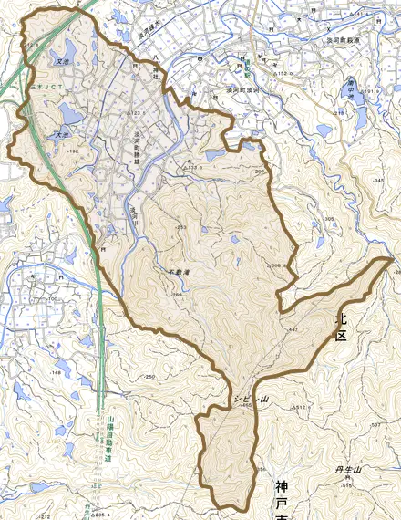 淡河町勝雄とその周辺の地図。町の範囲を重ねている