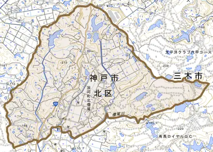 淡河町北僧尾とその周辺の地図。町の範囲を重ねている